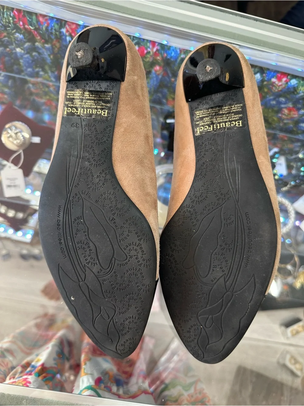 BeautiFeel Two-Tone Pointed Toe Flats in Black & Tan